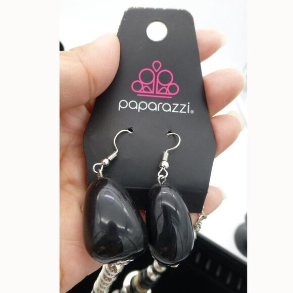 New In Package. Necklace and Earring Set: Black Chunky Necklace and Earrings - Picture 2 of 6